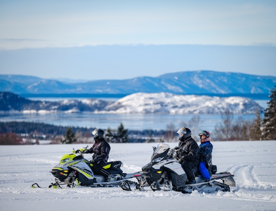 Snowmobilers in Notre-Dame-du-Portage